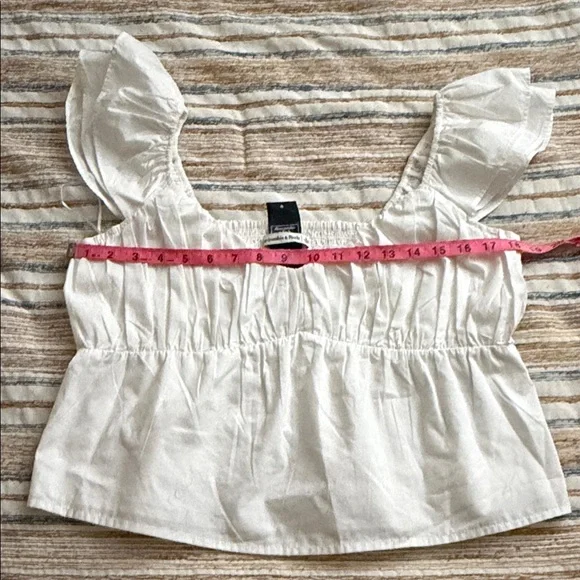 Abercrombie & Fitch flutter sleeve top. - Picture 6 of 8